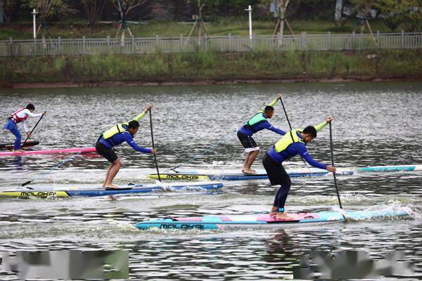 家门口也能划桨板啦 重庆首家桨板水上运动中心揭牌