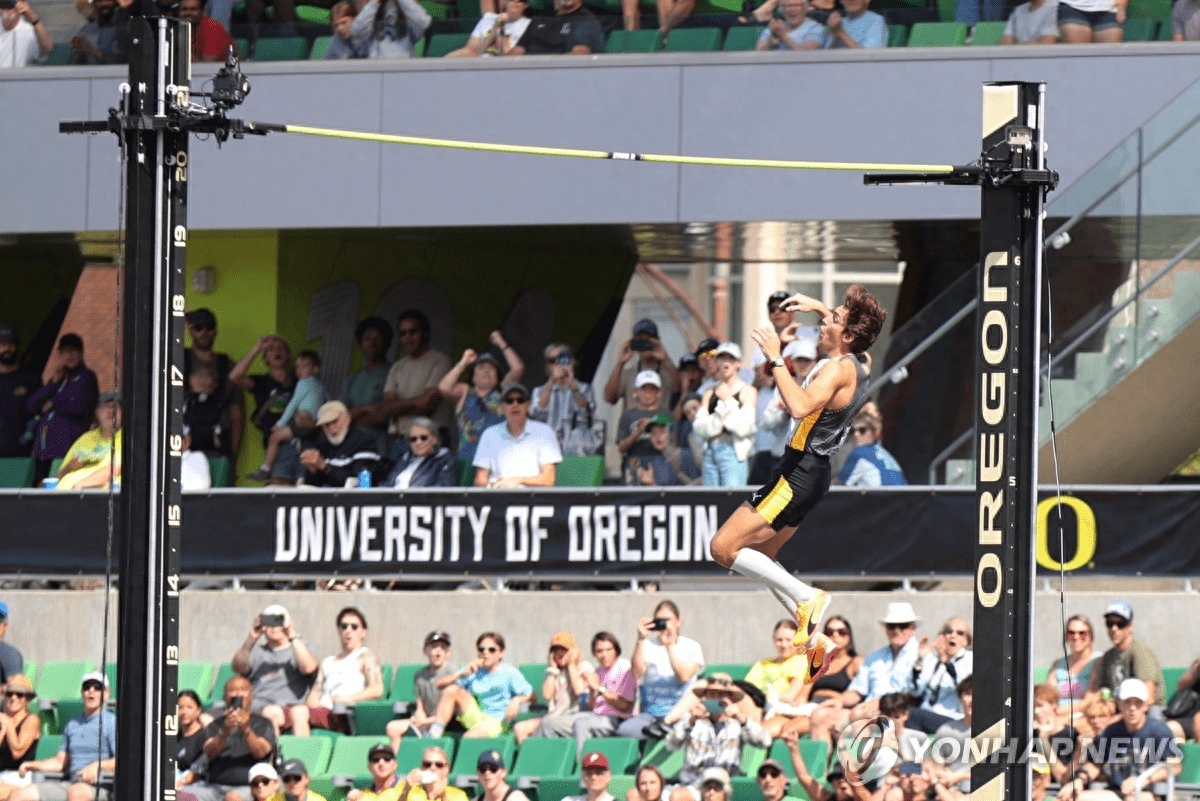 “蜘蛛侠”杜普兰蒂斯创下撑杆跳世界新纪录，女子5千米纪录作古,撑杆跳