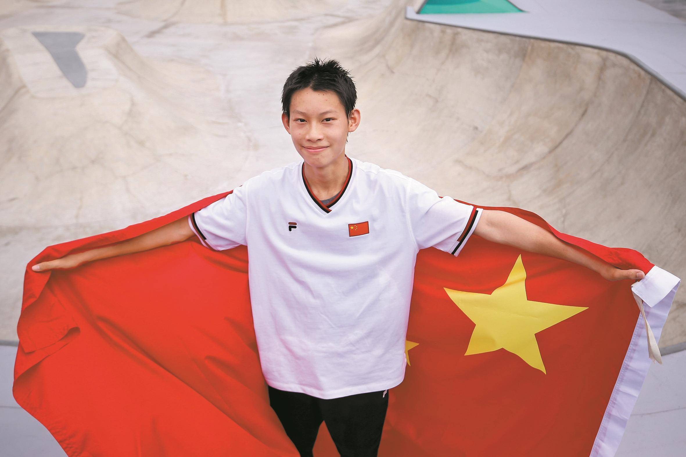 15岁广东小将陈烨滑板男子碗池夺金 不爱音乐爱滑板 喜欢数学和英语,滑板