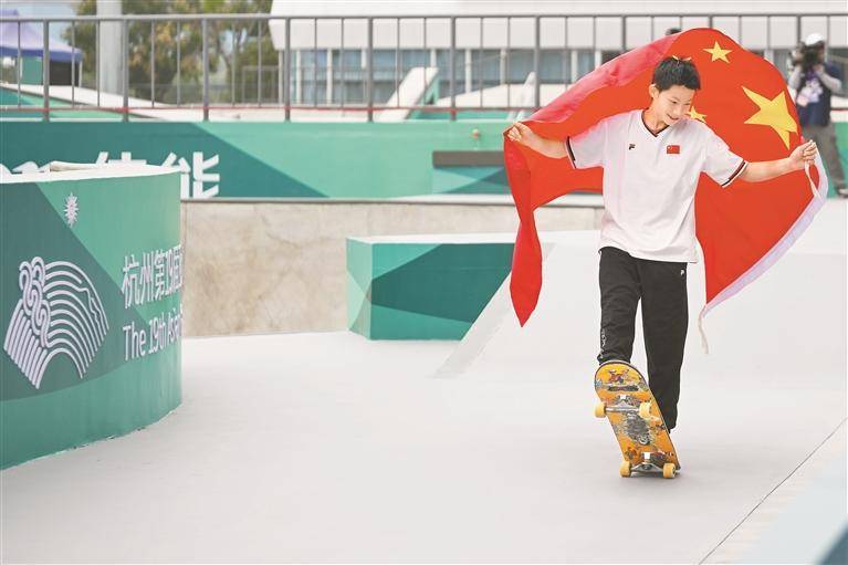 广东15岁滑板少年“碗”里夺冠,滑板
