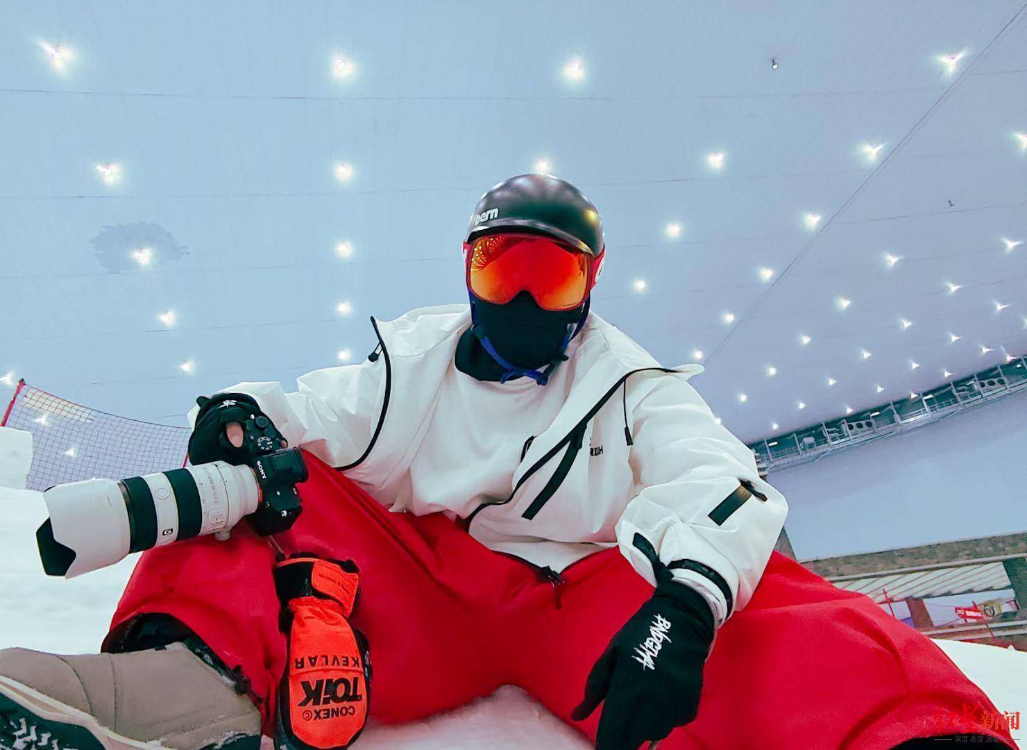 顶级滑雪教练因滑雪跟拍意外身亡， 滑雪摄影师讲解跟拍时如何保证自身安全,滑雪