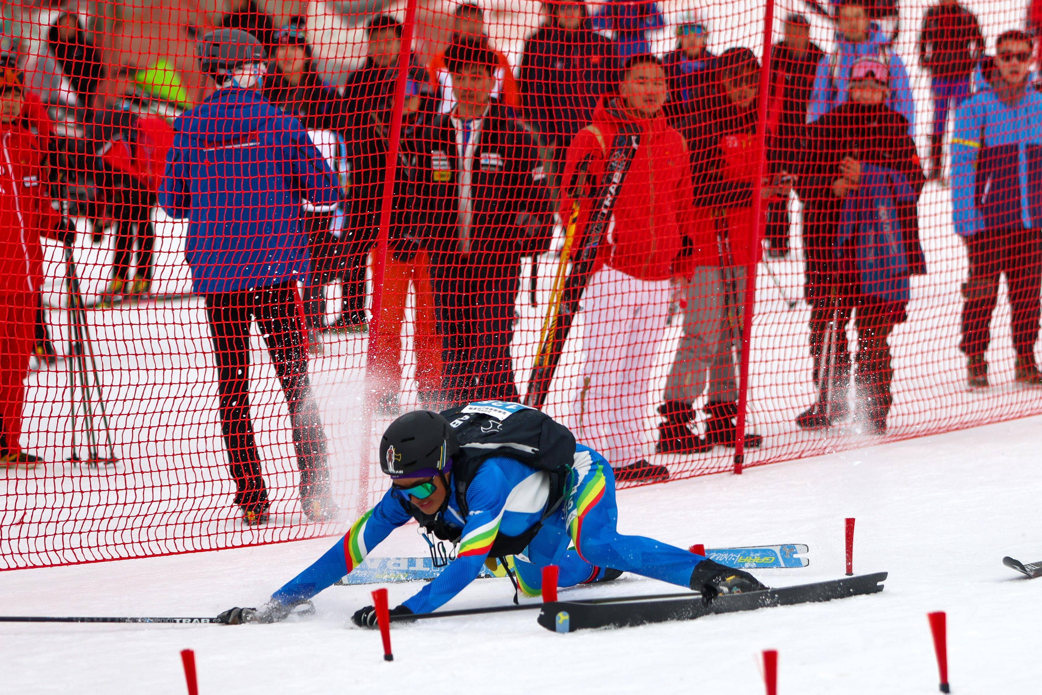 【体坛焦点】国内知名滑雪教练遇难，  滑雪到底有多危险？ ,滑雪