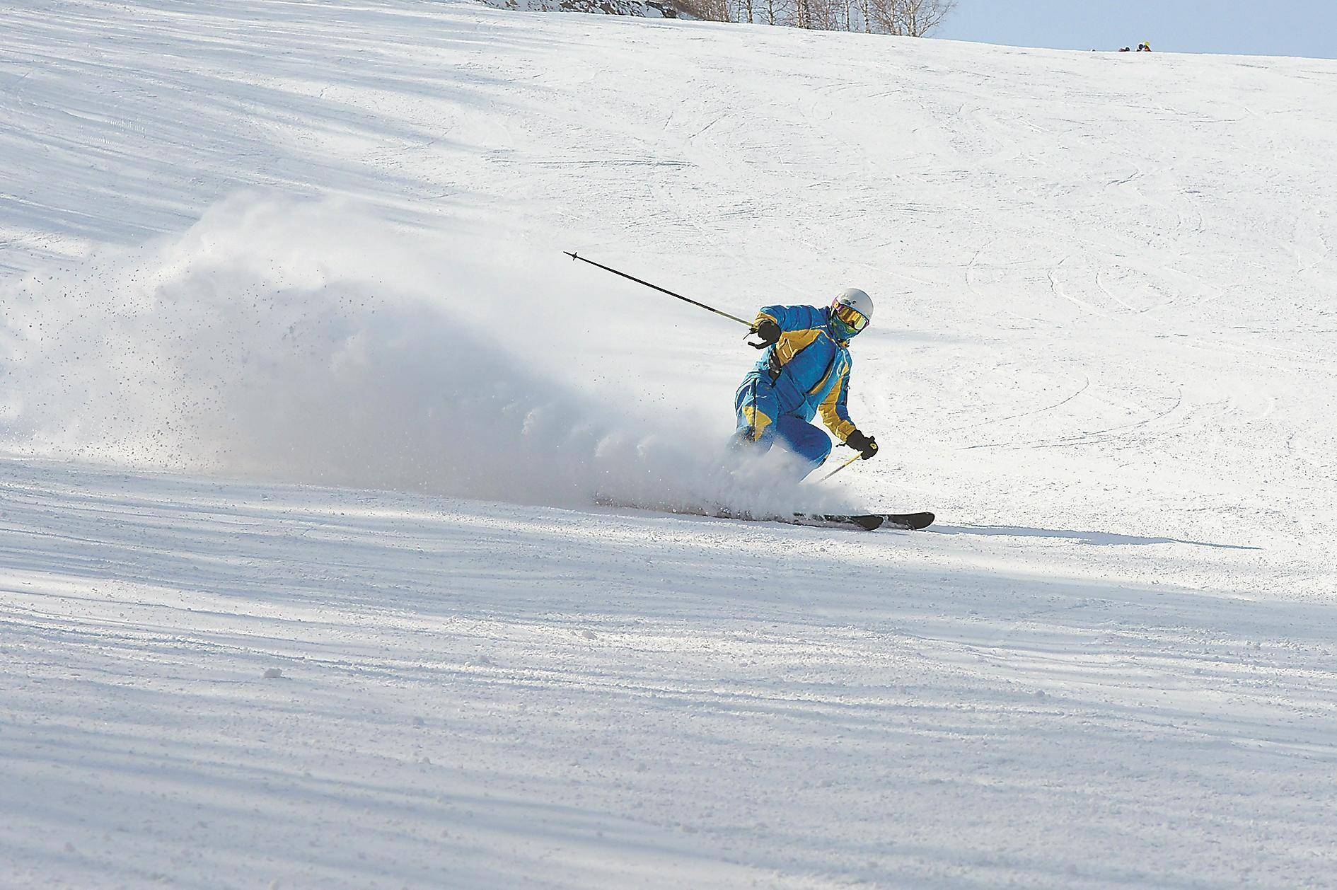 国内知名滑雪教练遇难引发讨论 面对滑雪的危险我  们该怎么做？  ,滑雪