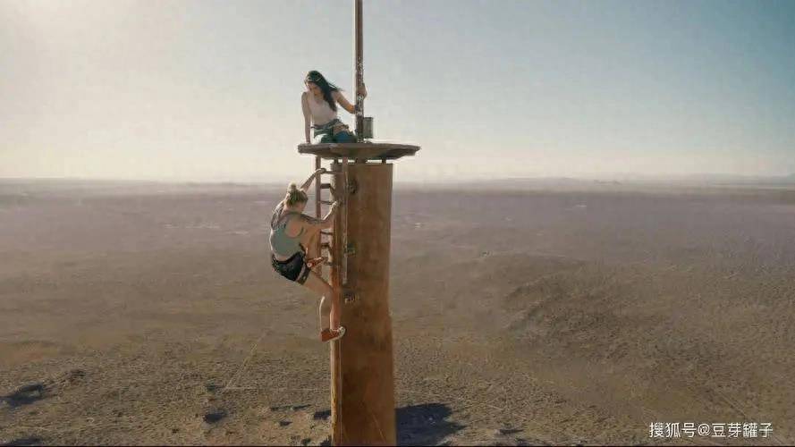 《坠落》：两个爱好极限运动的姑娘被困于电视塔上后奋力求生,极限运动