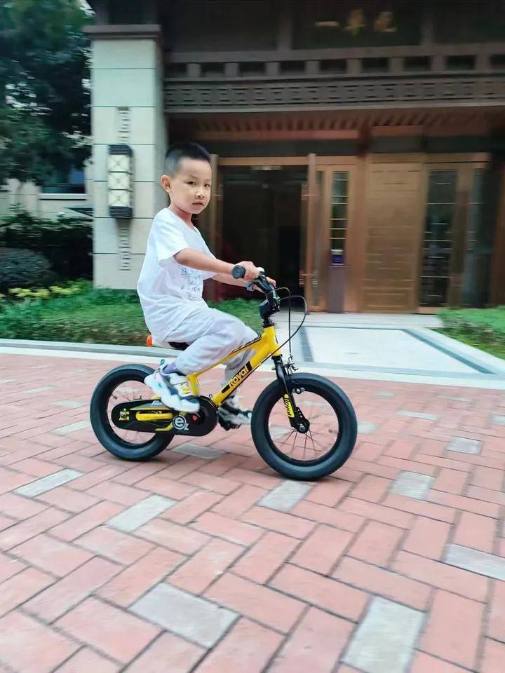 6岁孩子换2次儿童自行车居然还没学会骑车，  儿童自行车应该怎样选？ ,儿童自行车