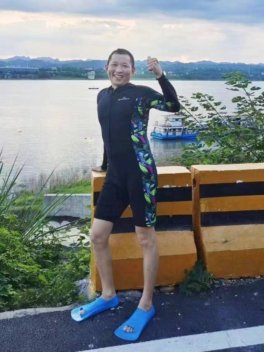 对话“在江边救助昏迷老太”的宜昌冬泳队员：曾在江中救出一对母子，此次救助的老太醒后说了一声“谢谢”