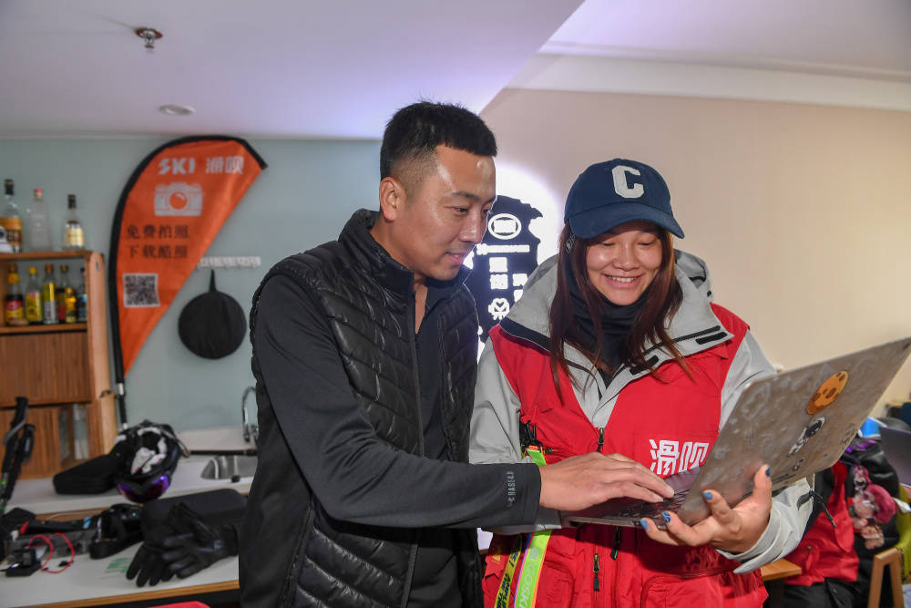 雪场摄影师张健——用快门记录滑雪运动升温