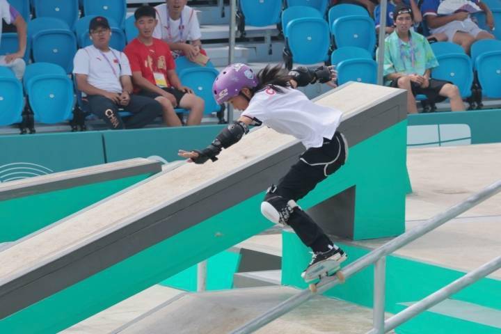 一路“顺滑”亚运会！  对滑板运动一见钟情的13岁女孩崔宸曦