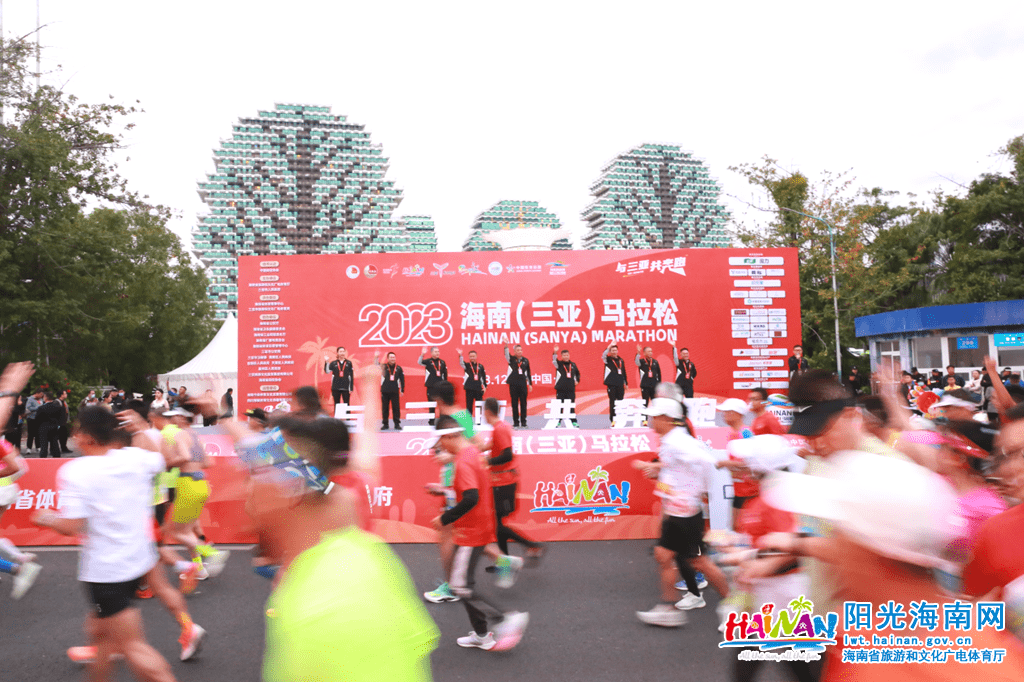 2023海南（三亚）马拉松比赛开跑 中国选手包揽女子马拉松“三甲”！