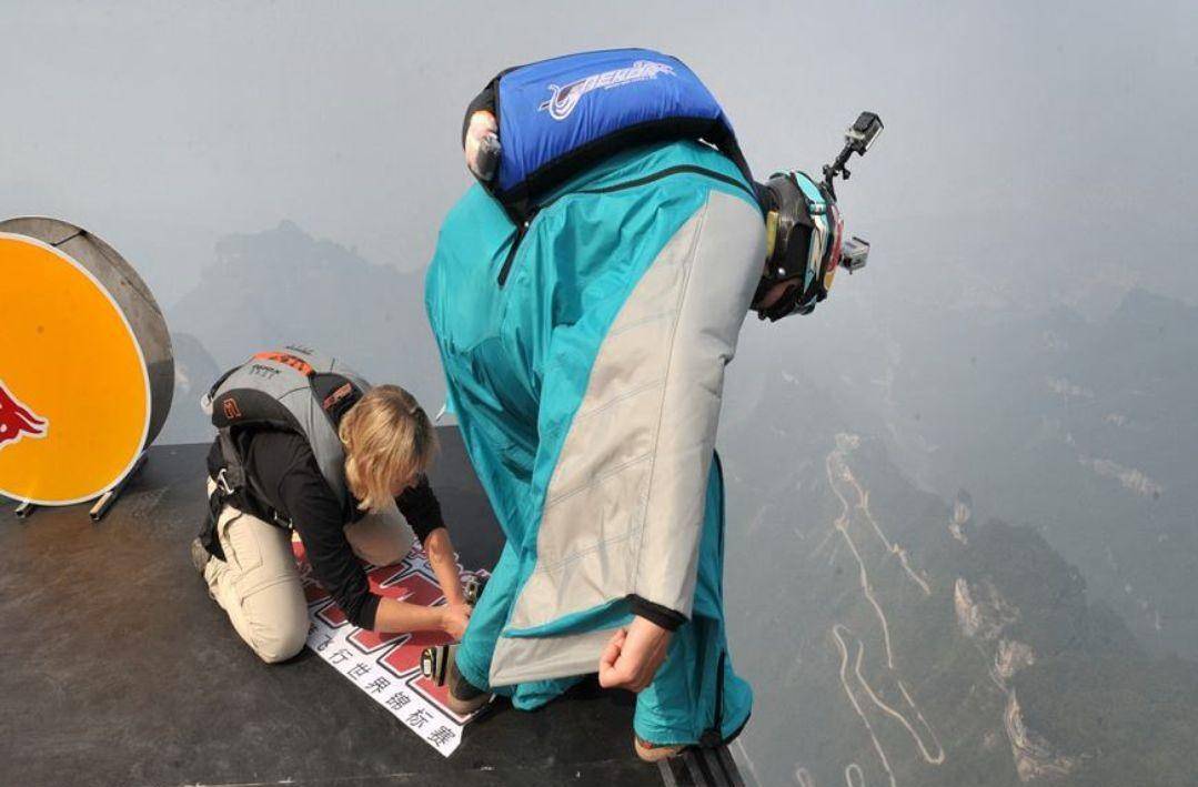 2020年， 中国女学生学美国人玩翼装飞行遇难， 极限运动值得吗？  