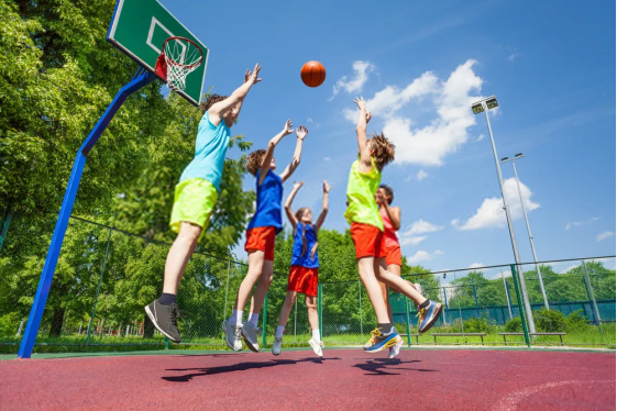 打篮球有什么好处? 孩子几岁适合打篮球？