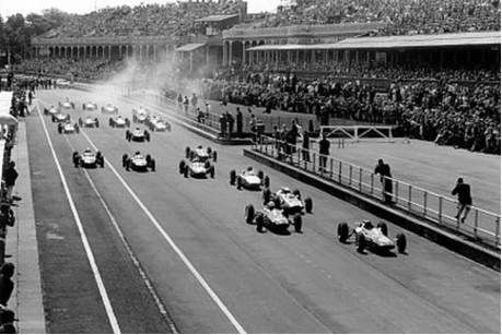 "赛车运动的光辉历程：从赛马到F1的发展史"