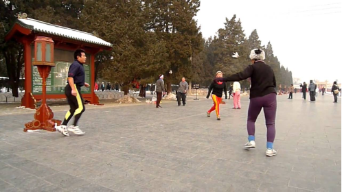"踢毽子：促进健康的有趣运动和技巧"