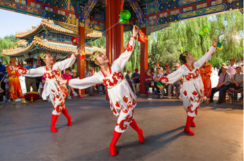"中国传统抖空竹：健康之美与文化传承"