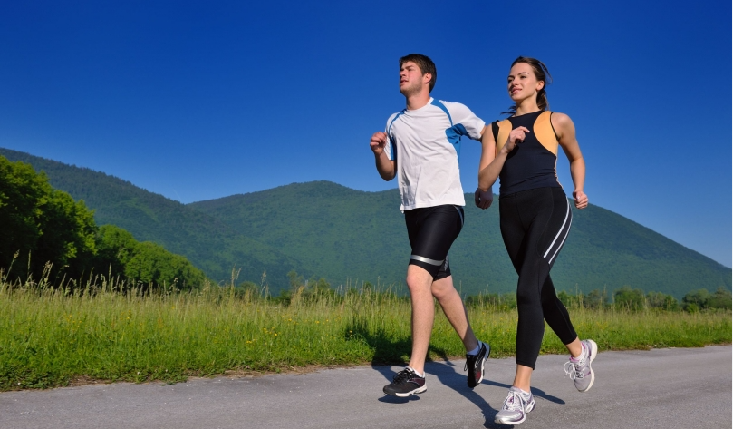 高效热身：跑步前的全面准备与预防受伤关键,田径运动