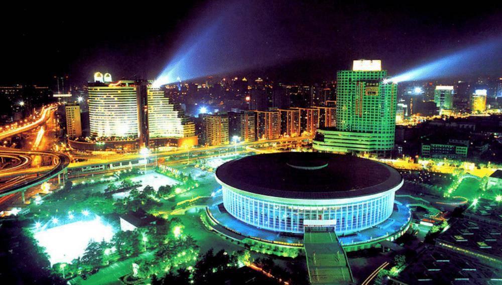 2004年， 上海政府赠刘翔150平豪宅， 估值255万， 如今房价涨十倍不止