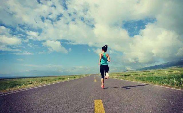 长时间慢跑， 才是跑步的精髓！  大幅度降低癌症的发生率！  