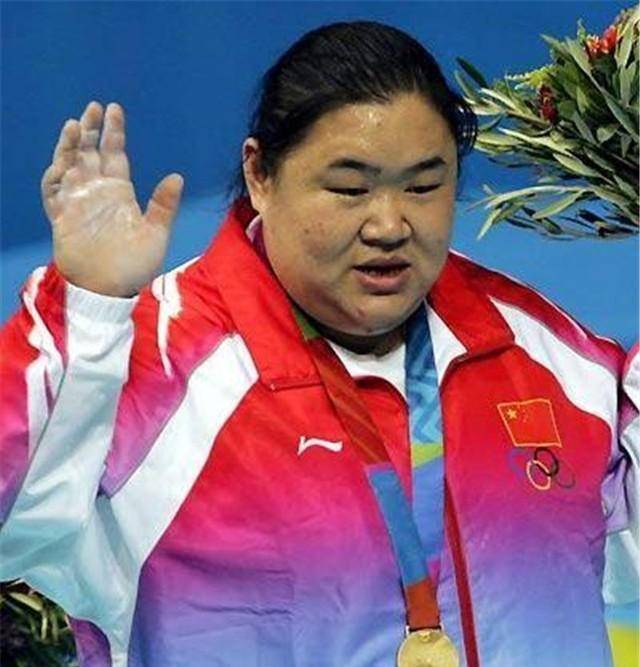 举重冠军唐功红：奥运会上冒死一举， 夺得金牌后七窍流血