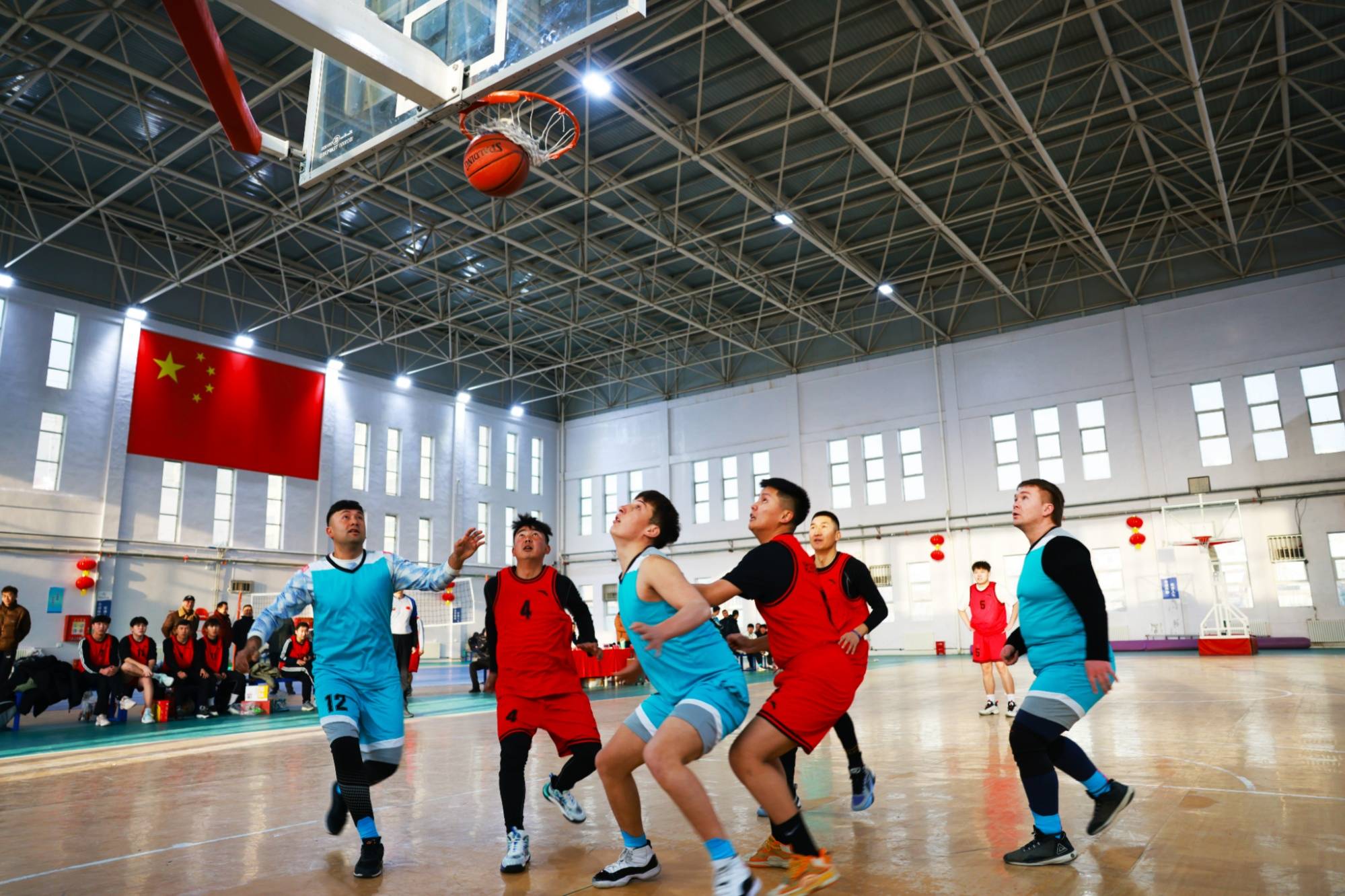 新疆阿图什篮球赛里迎新春