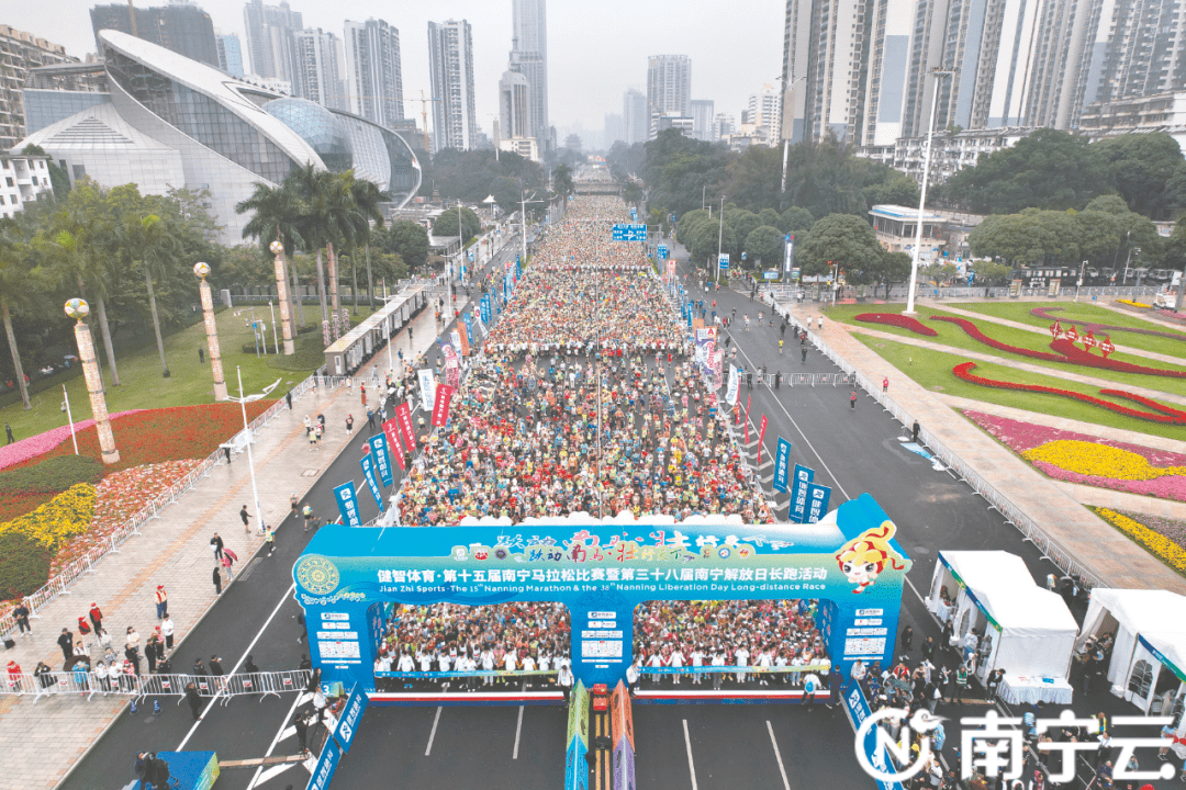 第十五届南宁马拉松比赛圆满落幕 男女子冠军创赛会纪录