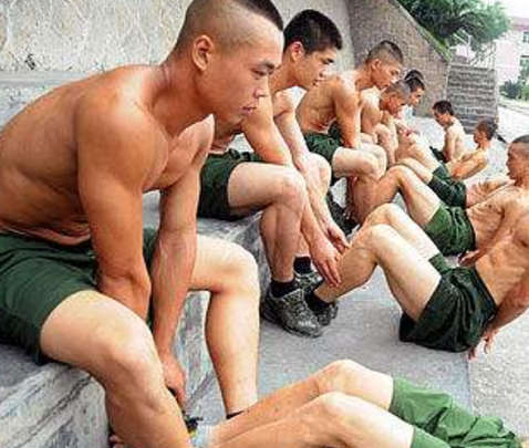 普通人与退伍兵同时开始健身 练3个月后， 两者肌肉差距有多大？ 