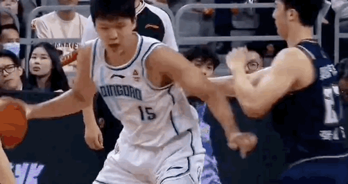 中国篮球名帅引争议 广东小将多次上演功夫篮球被扒 苏伟传人挨批