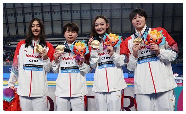 14岁少女新叶诗文勇夺游泳世界冠军，中国游泳领域现新王者！