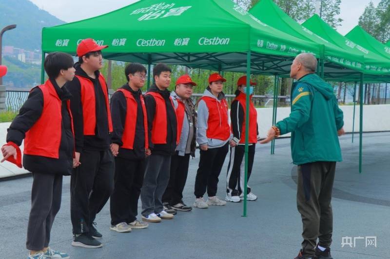 志愿服务马拉松 重庆安全职院青年学子展风采