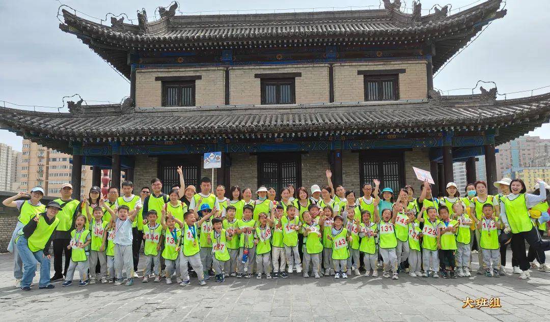 西安市浐灞第八幼儿园城墙亲子马拉松活动