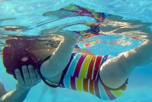 新生儿多大可以游泳？新生儿游泳，一般几分钟最合适？