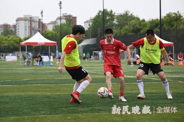 “前湾杯”足球邀请赛开赛，为华漕镇全年健身热潮拉开序幕