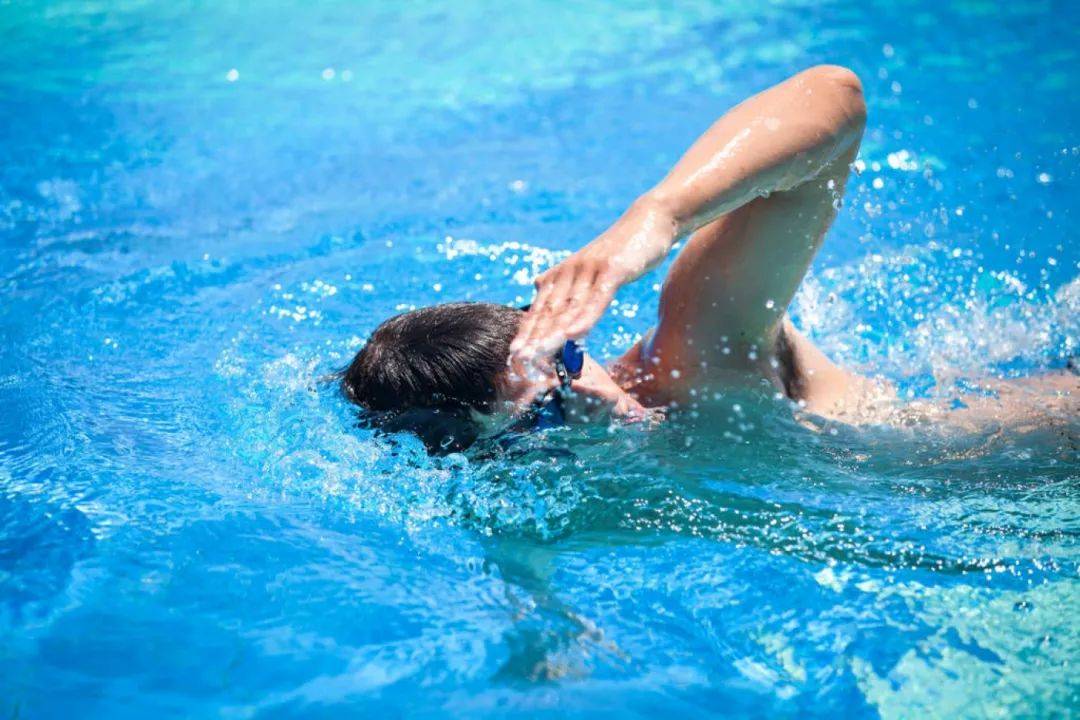 游泳难以突破的技术是呼吸