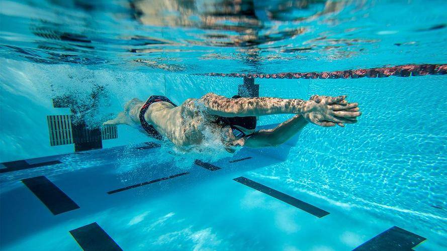 揭秘游泳划水技巧 如何运用力量提升游泳效率