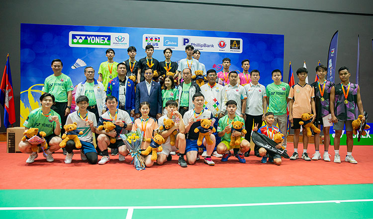 华体网尤尼克斯主视觉羽毛球锦标赛2024圆满成功：羽毛球在柬埔寨崛起